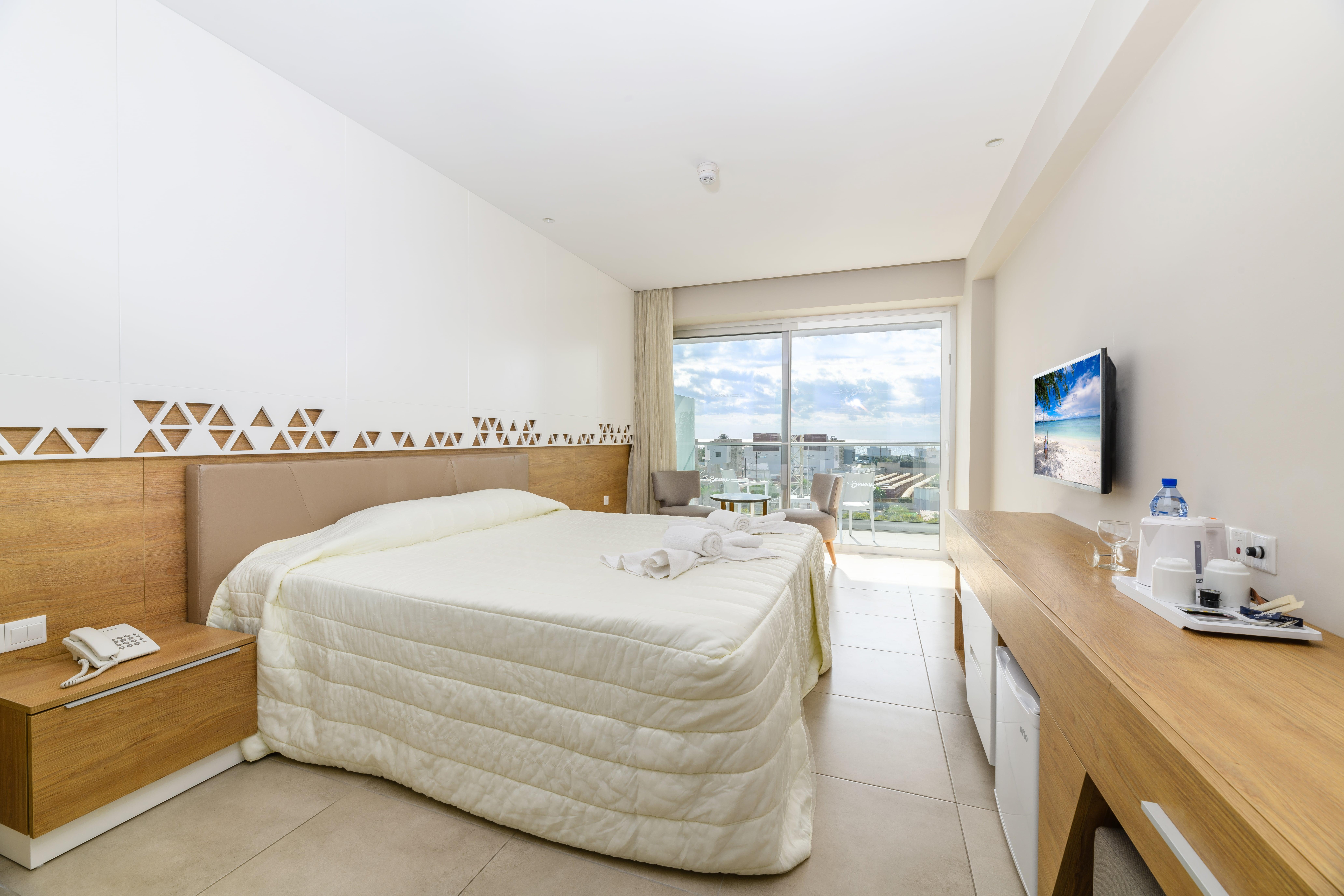 Seasons Hotel (Adults Only) 아이아 나파 외부 사진